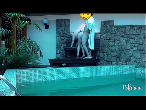 ❤️ Bulla ancillam ad piscinam invitat, sed fervido resistere non potuit Anal video at porn la.assistentai.ru
